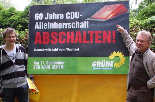 Fabian Wesselmann (Grüne Jugend) und Michael Jäger lassen keinen Zweifel am Ziel des Kommunalwahlkampfs in Cloppenburg aufkommen.