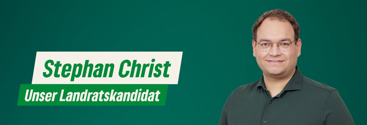 Vor einem grünen Hintergrund ein Foto des Landratskandidaten Stephan Christ, dazu der Text "Stephan Christ, Unser Landratskandidat".
